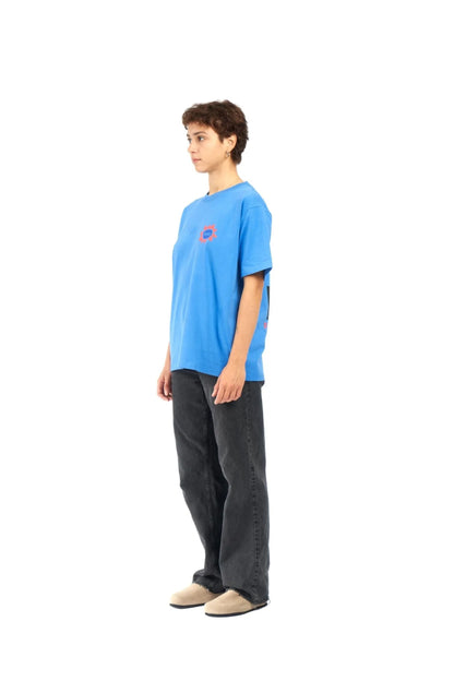 camiseta t shirt en color azul electrico de algdón