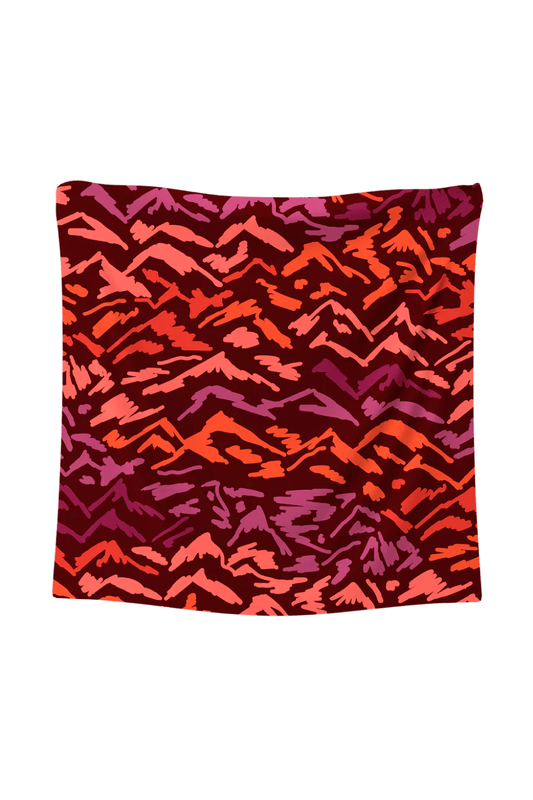 pañuelo 70x70 con multcolor con dibujos de montañas