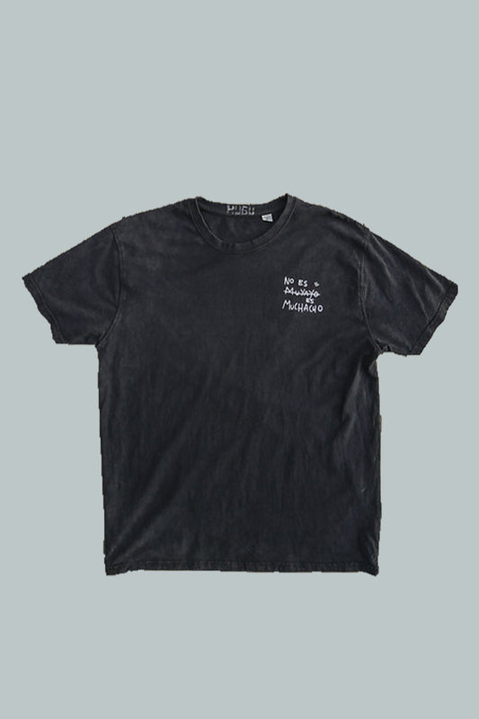 imagen frontal de producto de la camiseta muyayo en negro pizarra